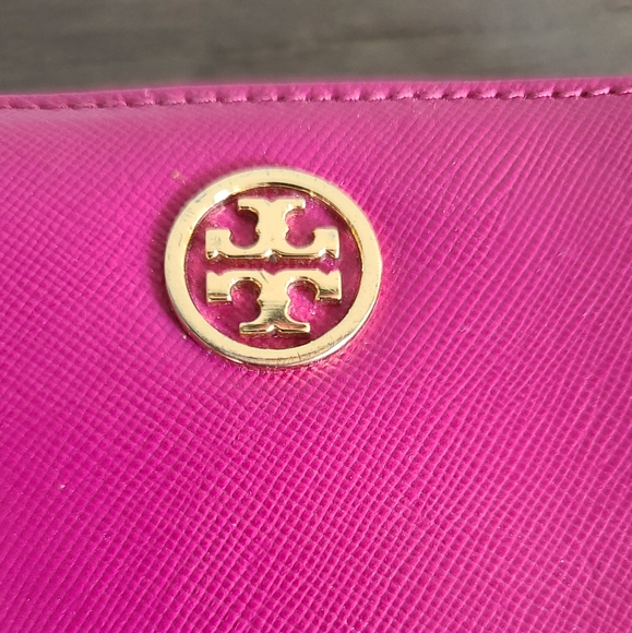 Tory Burch Robinson Small Zip Around Wallet Wristlet Pink - Picture 2 of 7